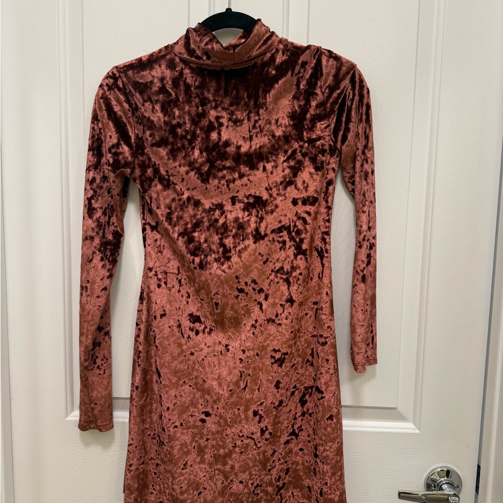 Kimchi Blue Velvet Long Sleeve Dress in Deep Burgundy